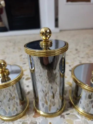 Conjunto de 3 recipientes dorados