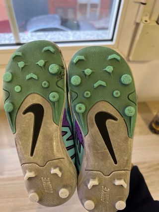 Botas fútbol Nike niño talla 28