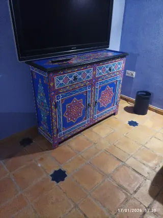 Cómoda Árabe con cajones. 120x,90x35 cm.