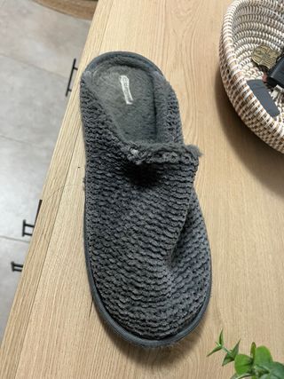 Zapatillas cómodas casa grises