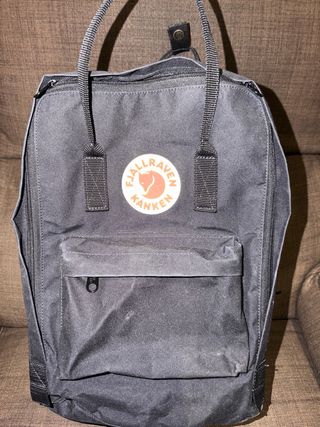 Mochila Fjallraven Kanken Negra+ Bolsillo portátil
