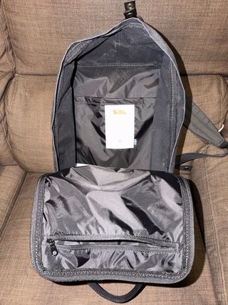 Mochila Fjallraven Kanken Negra+ Bolsillo portátil