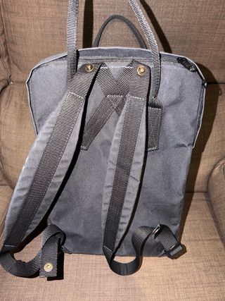 Mochila Fjallraven Kanken Negra+ Bolsillo portátil