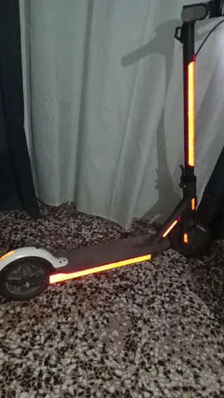 Patinete Eléctrico Xiaomi con Reflectantes