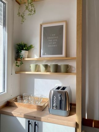 Alquilo bonita y luminosa HABITACIÓN.