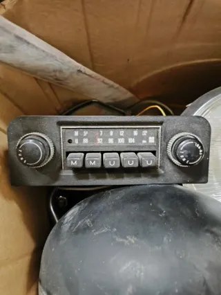 Radio de coche antiguo