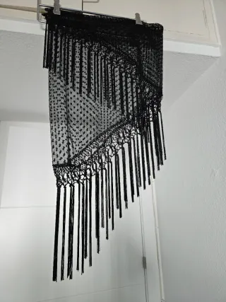 Mantoncillo Flamenco Bordado Rojo y Dorado