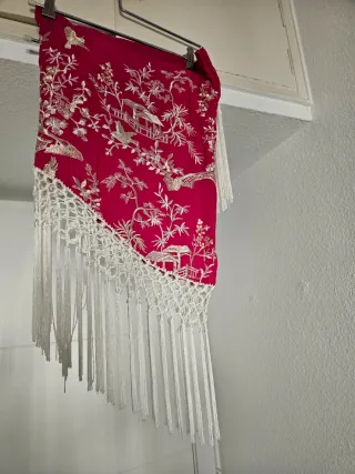 Mantoncillo Flamenco Bordado Rojo y Dorado