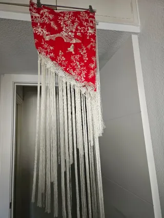 Mantoncillo Flamenco Bordado Rojo y Dorado