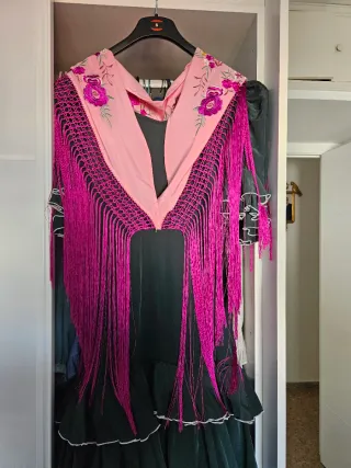 Mantoncillo Flamenco Bordado Rojo y Dorado