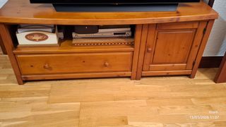 Mueble bajo TV madera
