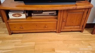 Mueble bajo TV madera