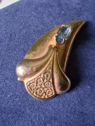 Spilla vintage artigianale con pietra turchese