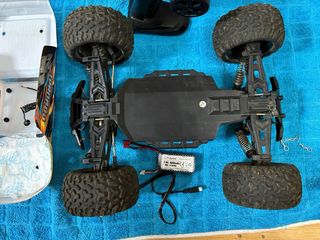 Coche RC Tornado Amarillo HAIBOXING 2996A