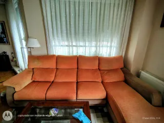 Sofá con chaise longue reclinable