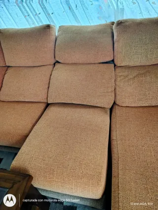 Sofá con chaise longue reclinable