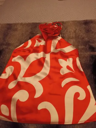 Top Mango floral rojo y beige