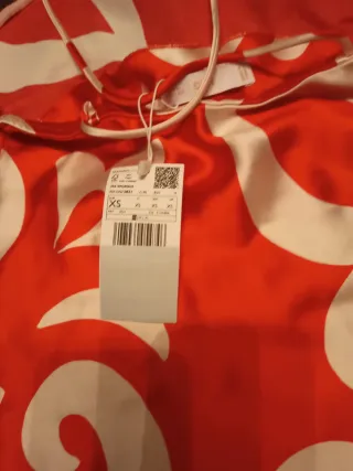 Top Mango floral rojo y beige