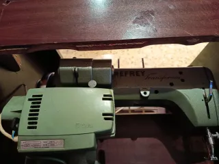 Máquina de coser Refrey Transforma