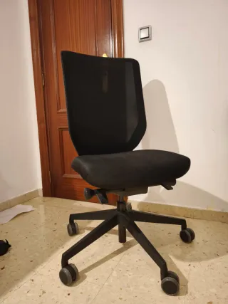 Silla de oficina negra