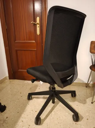 Silla de oficina negra