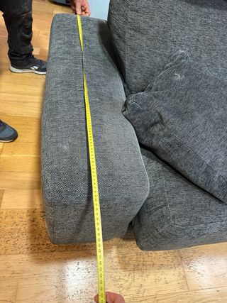 Sofá extensible de dos plazas gris tela