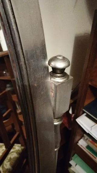 Specchio da terra con cornice argentata