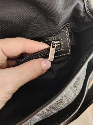 Bandolera CH Monograma Caracas Negra/Gris