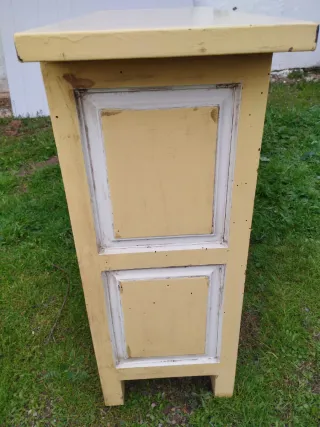 Mueble recibidor madera blanco y amarillo