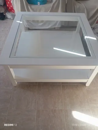 Mesa de centro blanca con cristal