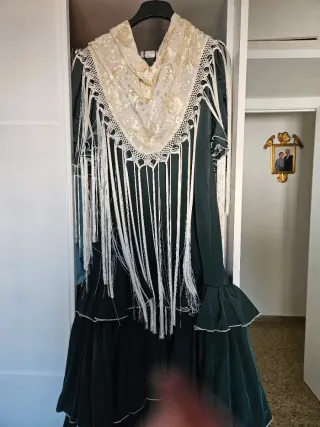 Mantoncillo Flamenco Bordado Rosa y Negro