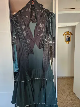 Mantoncillo Flamenco Bordado Rosa y Negro