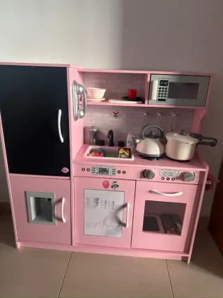 Cocina de juguete rosa casi nueva