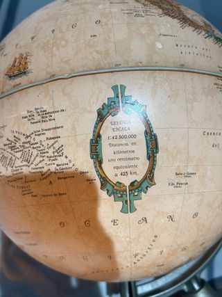 Globo terráqueo con luz