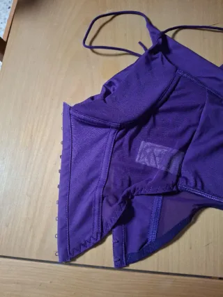 Top corpiño morado con tiras