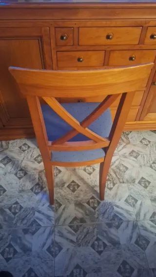 Mesa de comedor de madera