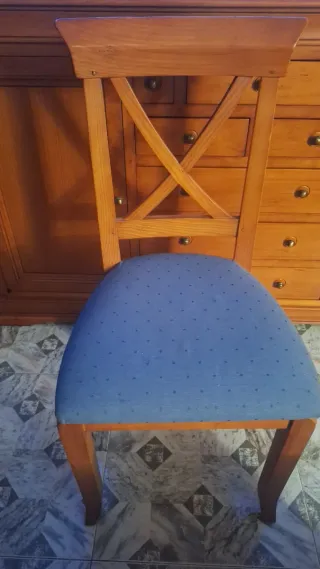 Mesa de comedor de madera