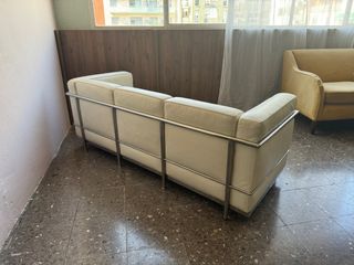 Divano in pelle stile Le Corbusier