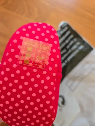 Zapatitos bebé fresa talla 17