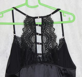 Top lencero negro con encaje