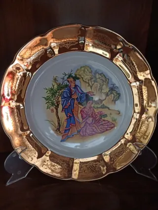 Juego Porcelana: Jarrón y 2 Platos Decorativos