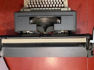 Máquina de escribir Olivetti Linea 98