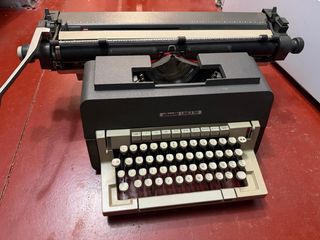 Máquina de escribir Olivetti Linea 98