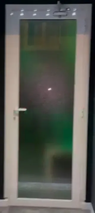 Puerta de aluminio con doble cristal 80x210