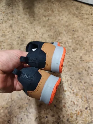 Zapatillas niño montaña trekking azul naranja