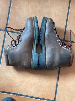 Botas de montaña de cuero profesionales