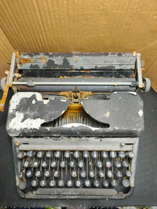 Máquina de escribir Hermes 2000