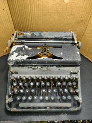 Máquina de escribir Hermes 2000