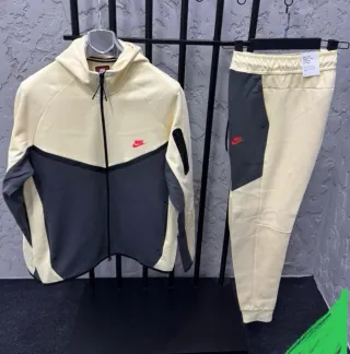 Conjunto Nike Tech Fleece Beige y Gris
