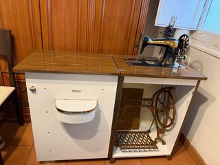 Máquina de Coser Antigua Singer Negra y Dorada